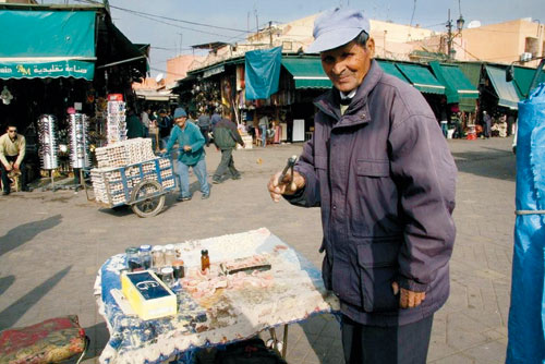 illustrasjon: Tenner til torgs i Marrakech