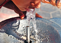 illustrasjon: Drikkevannet påvirker kariesforekomst